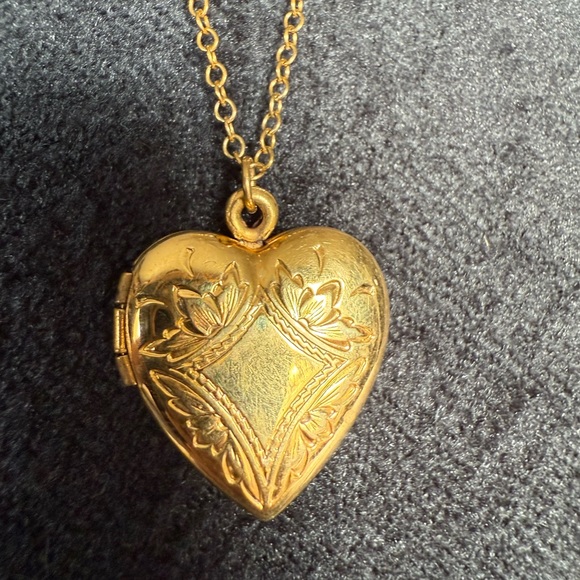 Gold Heart Shaped Locket - Picture 1 of 6